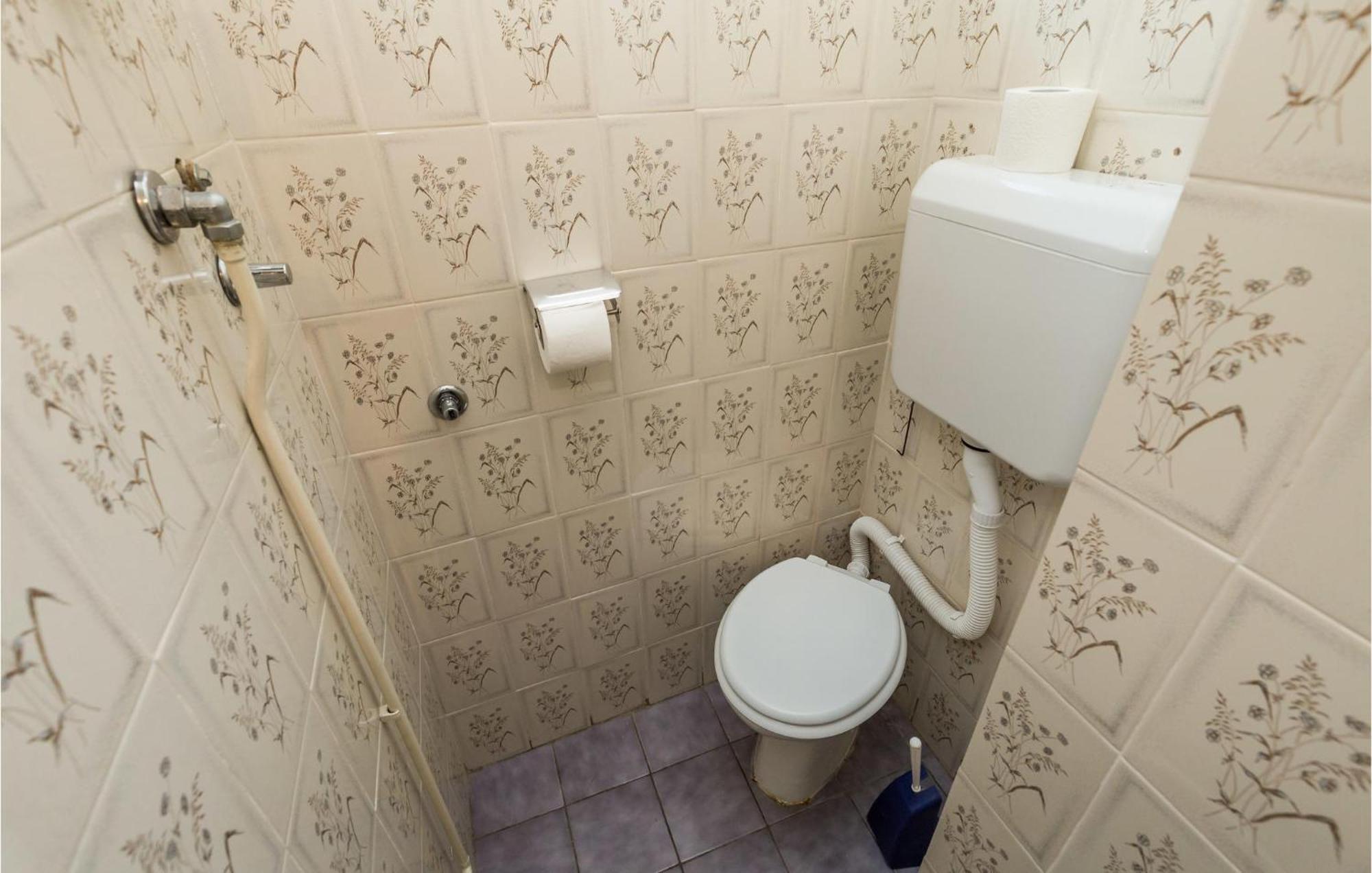 4 Bedroom Awesome Apartment In Szentgyörgy Kültér fotó