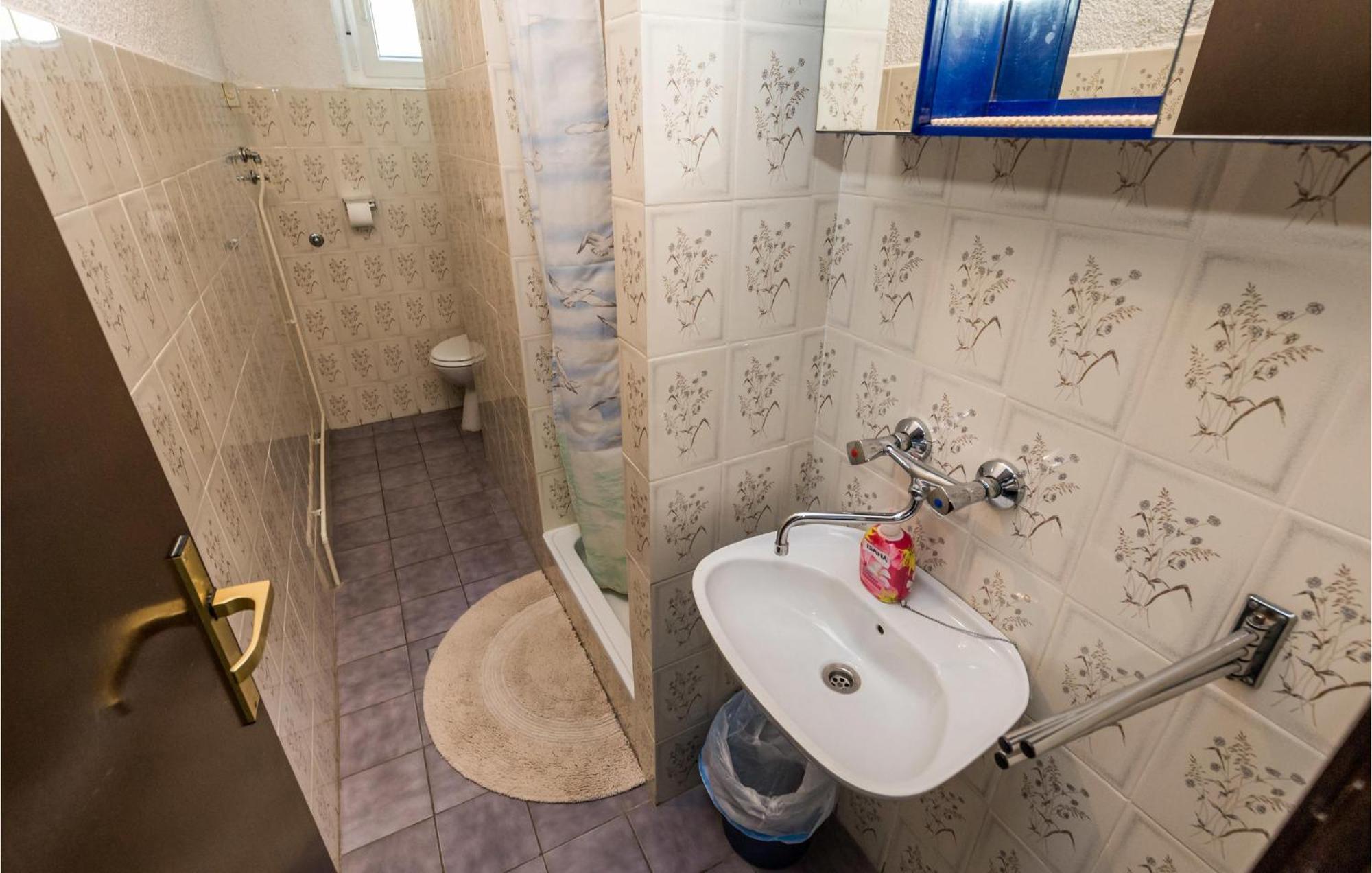 4 Bedroom Awesome Apartment In Szentgyörgy Kültér fotó