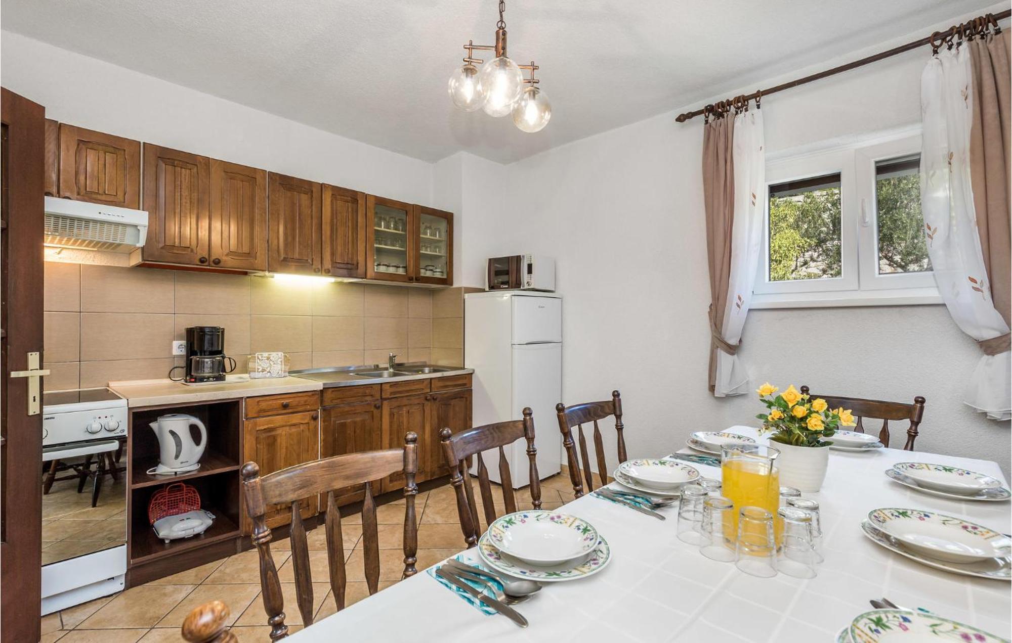 4 Bedroom Awesome Apartment In Szentgyörgy Kültér fotó